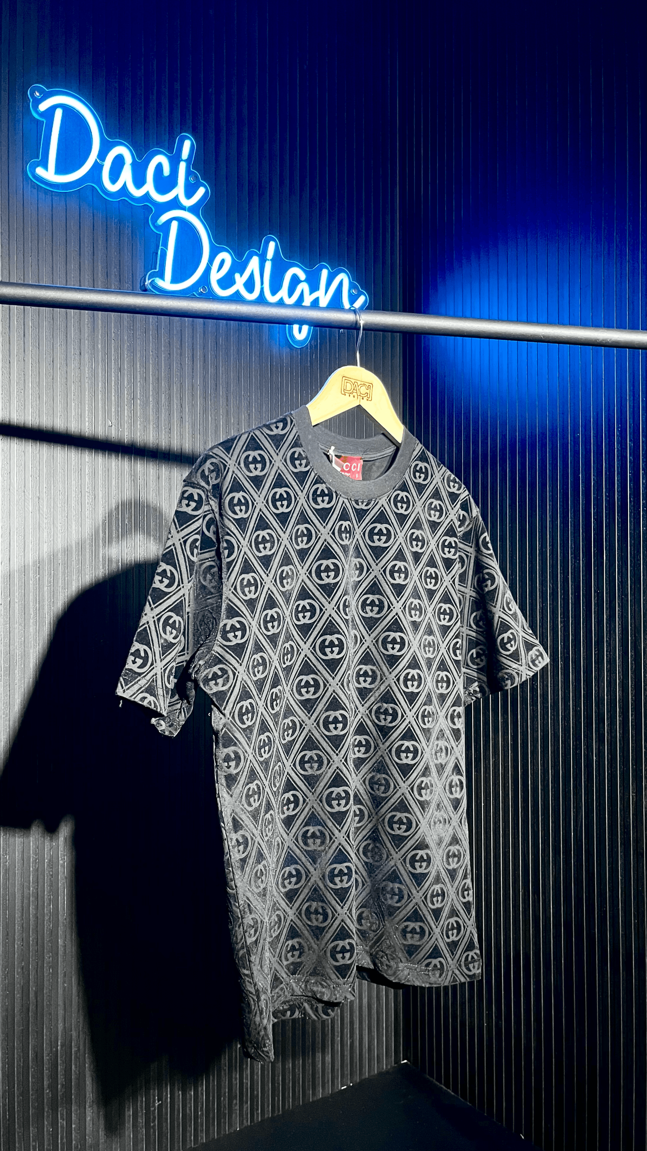 GUCCİ BASKILI SİYAH T-SHİRT