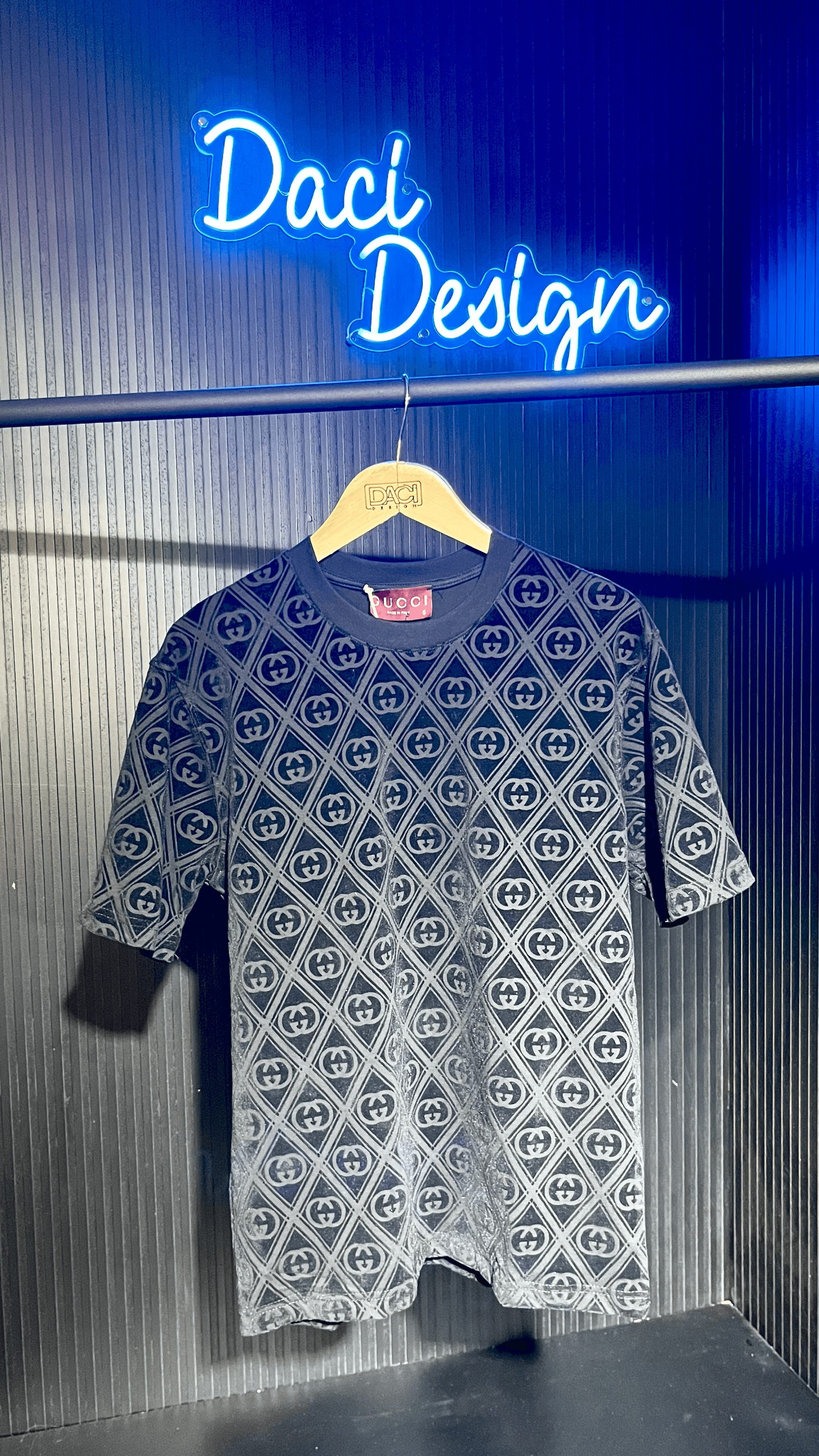 GUCCİ BASKILI SİYAH T-SHİRT