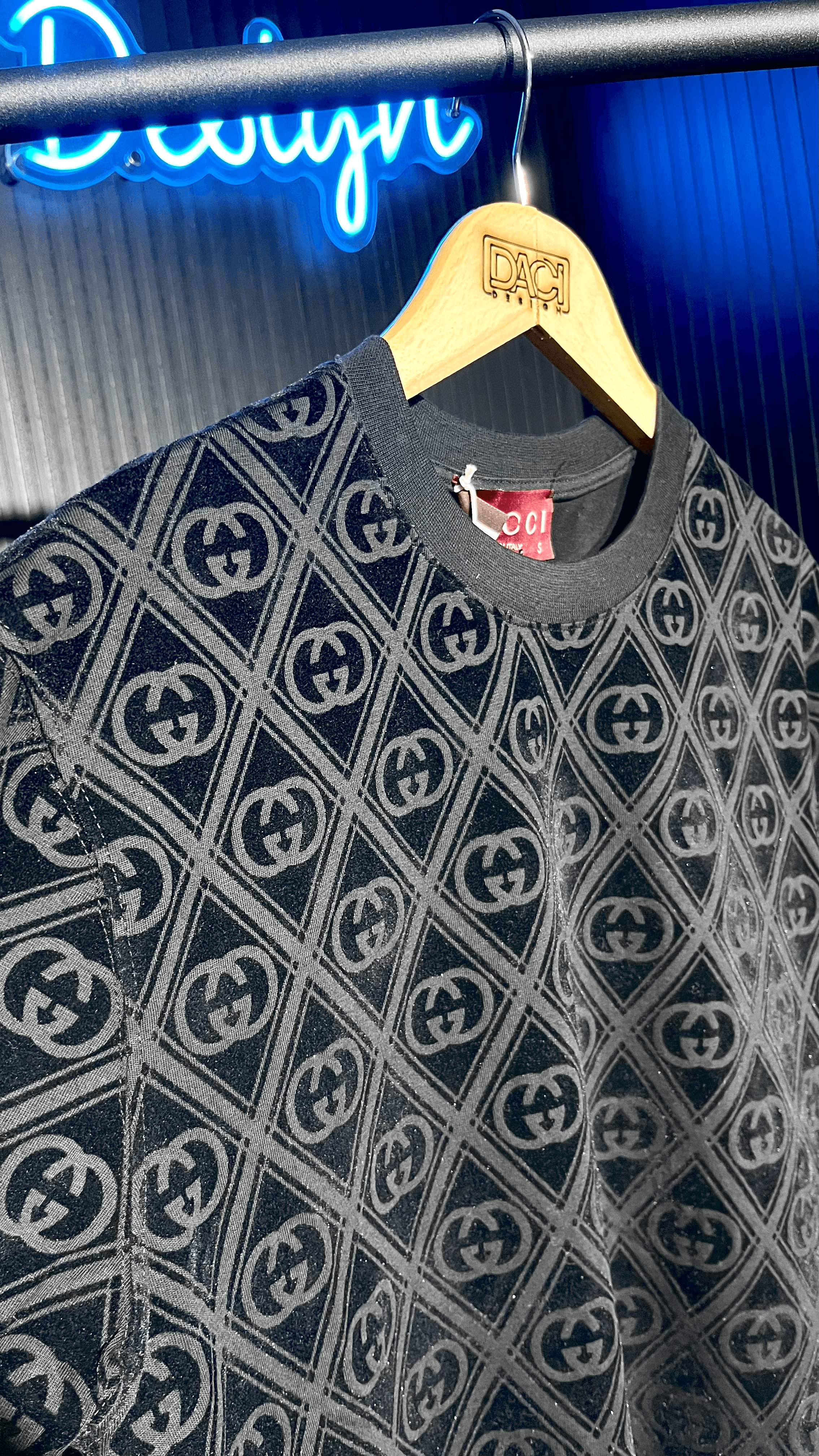 GUCCİ BASKILI SİYAH T-SHİRT