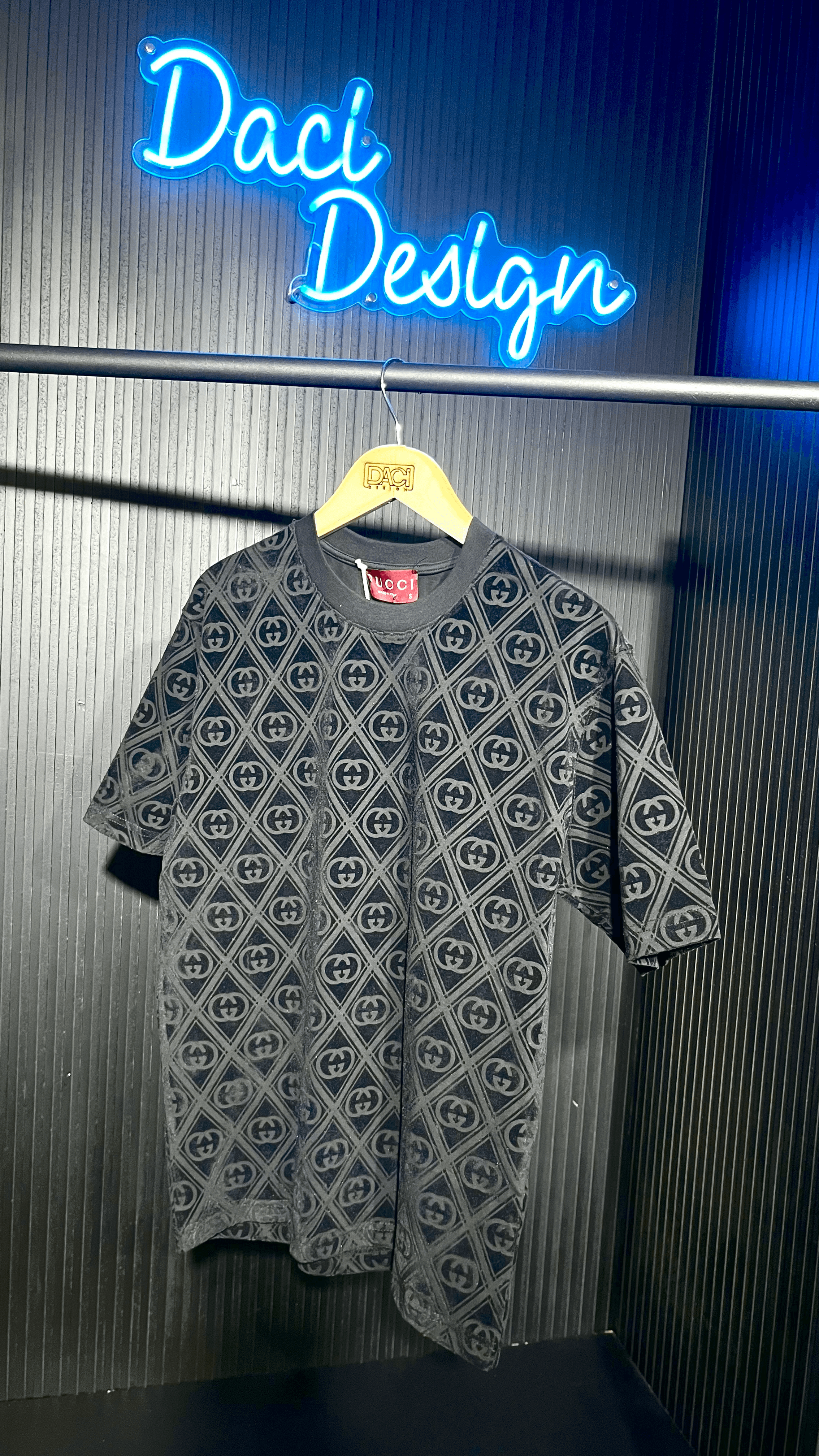 GUCCİ BASKILI SİYAH T-SHİRT