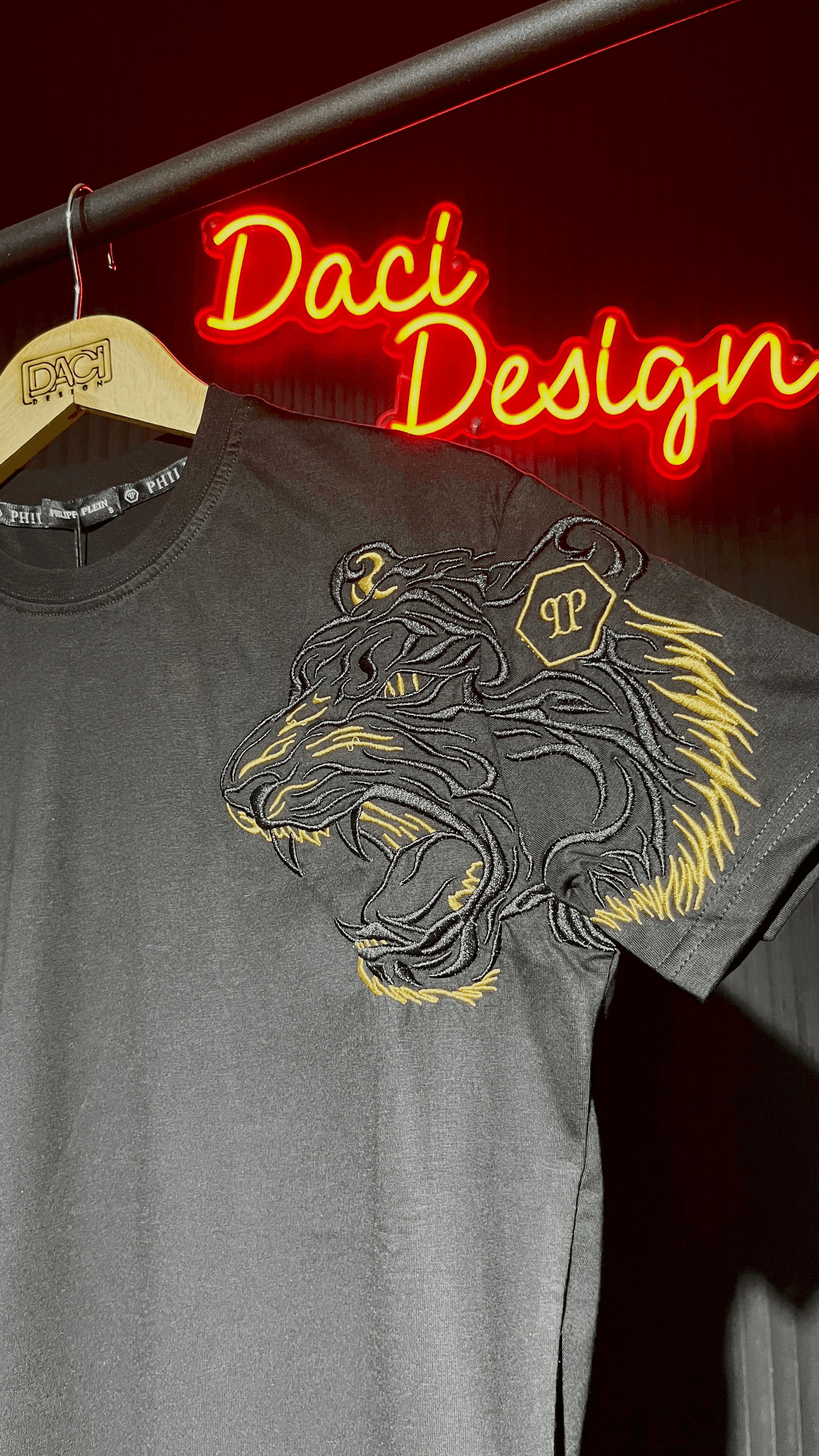 KAPLAN KOL DETAYLI SİYAH PREMİUM T-SHİRT